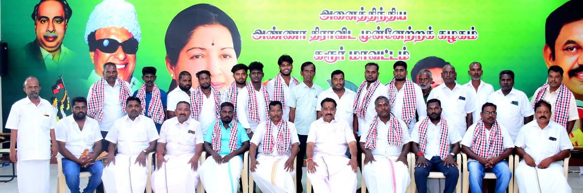OfficeofminMRV's tweet photo. நம் தமிழகத்தில் மக்கள் நலமுடனும்,பாதுகாப்புடனும் வாழ்ந்திட,மாண்புமிகு கழகப் பொதுச் செயலாளர்,புரட்சித் தமிழர்,திரு. @EPSTamilNadu அவர்களின் தலைமையே சரியென ஏற்று,கரூர் மாவட்ட திமுக மற்றும் தேமுத��க உள்ளிட்ட கட்சிகளை சேர்ந்த நிர்வாகிகள் அக்கட்சிகளில் இருந்து விலகி தங்களை நமது கழகத்தில் இணைத்துக் கொண்டனர்.
#கரூர்_நான்கும்_நமதே
#தமிழ்நாடும்_நமதே