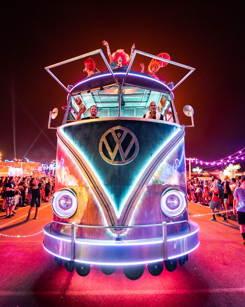 BEATOFICIAL's tweet image. ¿Te imaginas el Strip convertido en una fiesta gigante? 🚚🎶✨ Insomniac trae más de 30 art cars para el primer World Party Parade y promete una experiencia que va más allá de un desfile 🔥 Y sí será gratis 🌎
🐝 beatdigital.mx
#EDM #Insomniac #LasVegas #Rave #beatnews