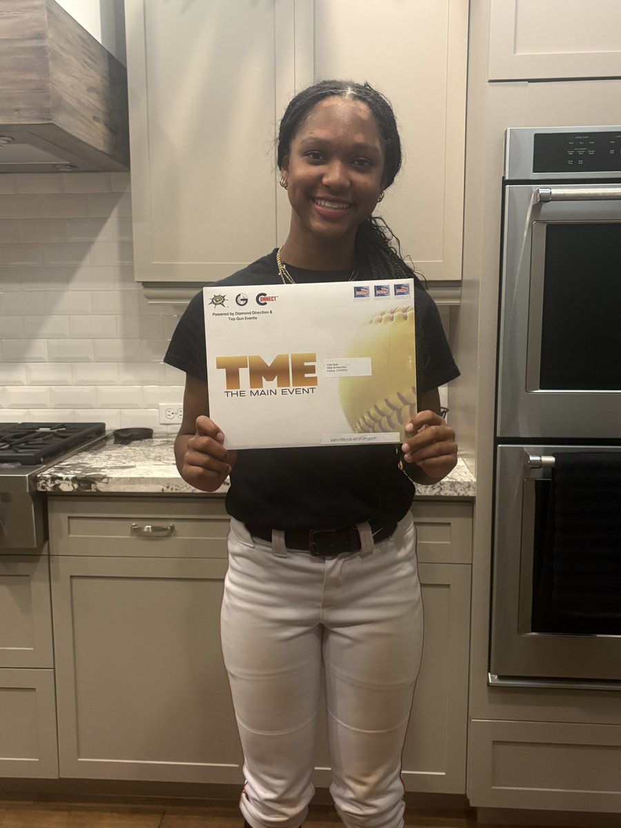 KylieByrd2010's tweet photo. Thank you @themaineventsb powered by @TopGunEvents and @DDSBandEvents for the invite! I am excited to head to New Orleans in November to compete with the top 2029 athletes and learn from amazing college coaches! @Tyson14u @CWSB_BGR8 #559 #2029 #KylieByrd https://t.co/b1q6LY77J2