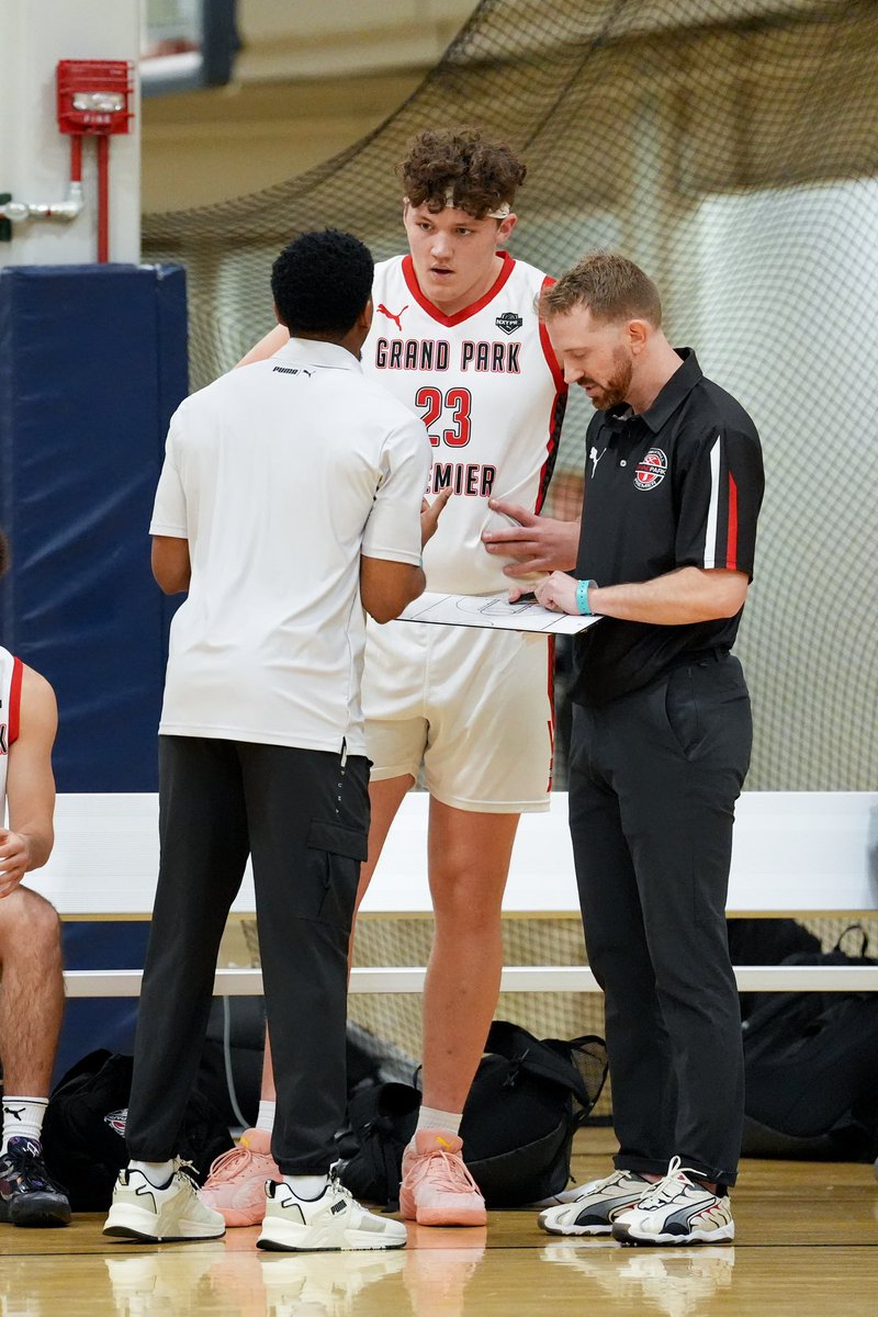 RJ_Clem's tweet photo. Glad to be back with my guys!  Basketball is fun again. Thank you Coach Scott and Coach Noah for coaching hard and expecting the best.  

Not our best weekend but went 2-2. Onto Detroit next. @PRO16League @GPPbasketball 
@INPreps @BRamseyKSR @kylerstaley @Berry_Athletics @Berry_Hoops  @IBCA_Coaches @PT_Wicker