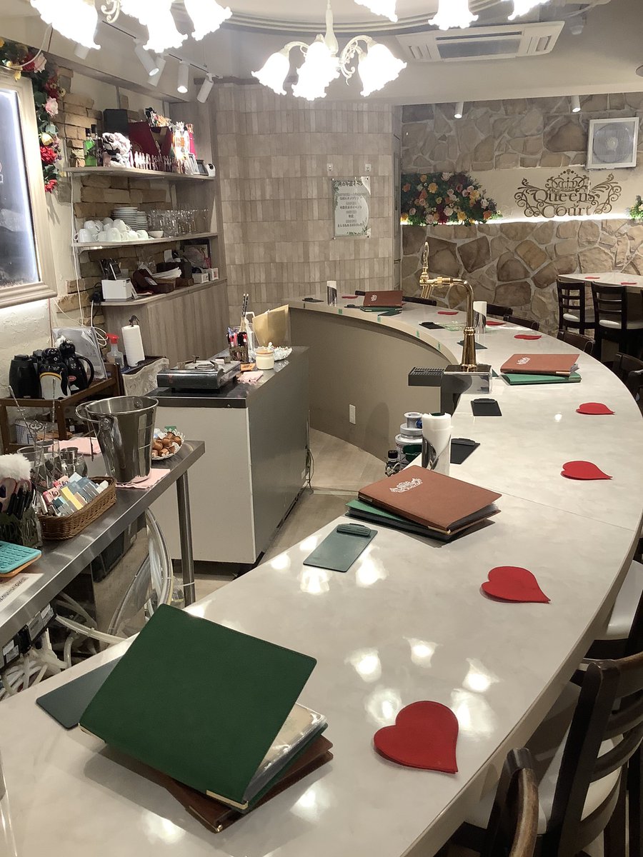 クイーンズコート ~女神の中庭~|秋葉原メイドカフェ tweet media