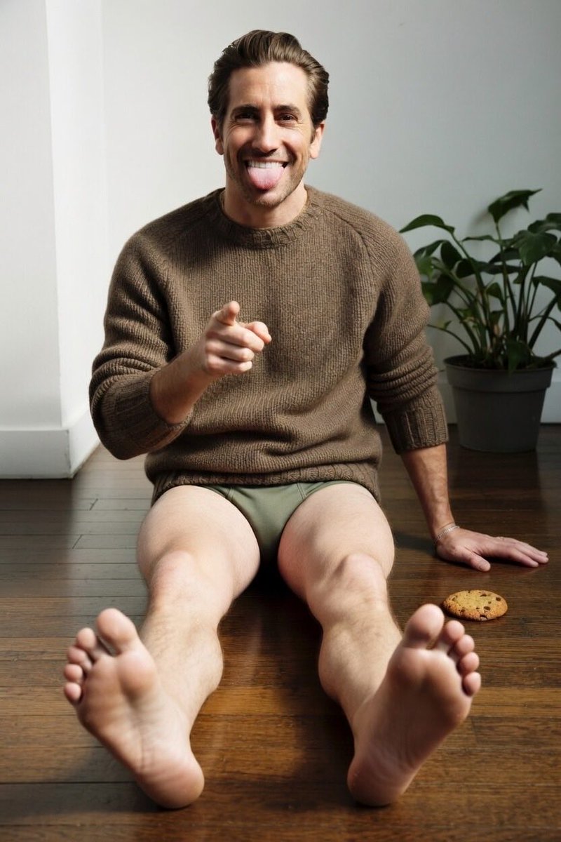 “Heheh bwo what happen…my bwain feel so funny! Where my pants go? Heehee wook at my big siwwy toes”

I told you not to eat my gooner cookies Jake. Now look at you. Just a mindless little himbo 😈