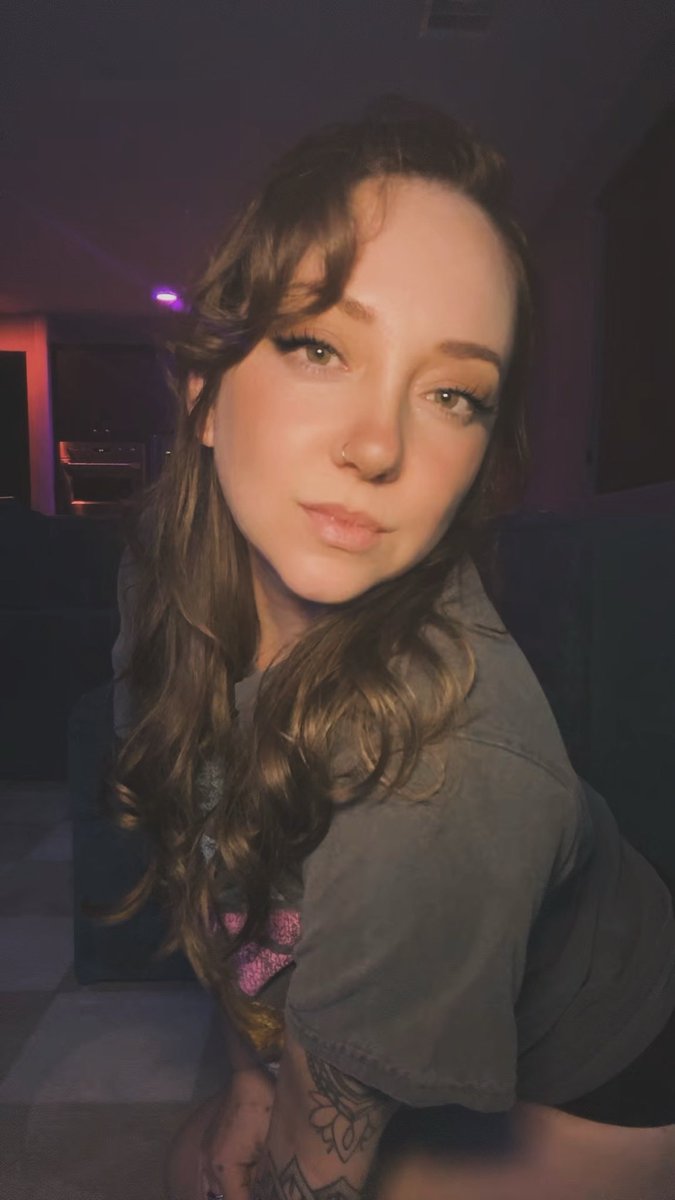 𝓇𝑒𝓂𝓎 𝓁𝒶𝒸𝓇𝑜𝒾𝓍 tweet media