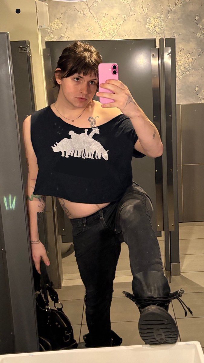 Sweet honey hunchin’ HQ tweet media