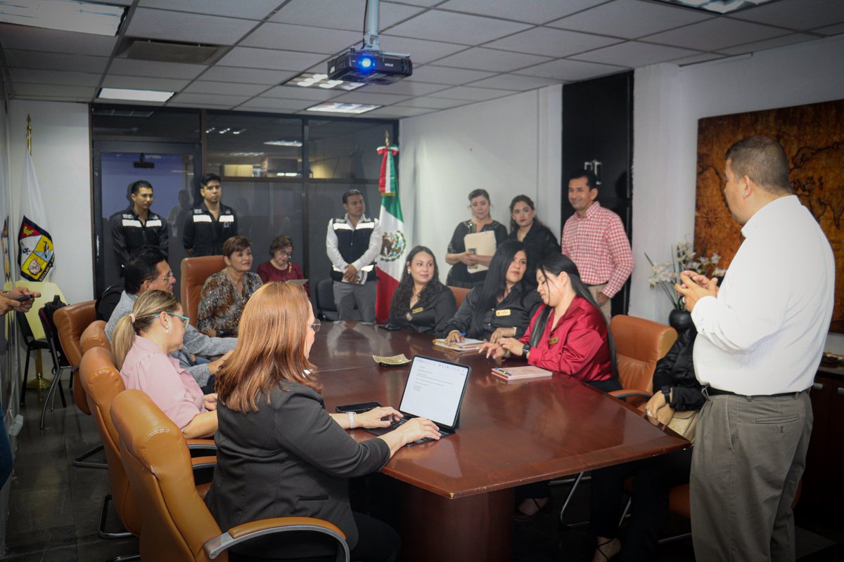 sonoracoves's tweet image. Iniciamos las capacitaciones 2026 de Mejoramiento de Vivienda en #COVES junto a @buengobiernoson. 
​Trabajamos con los ayuntamientos bajo la visión municipalista del gobernador @AlfonsoDurazo. 🤝🏼

​#SonoraSeTransforma #TierraDeOportunidades