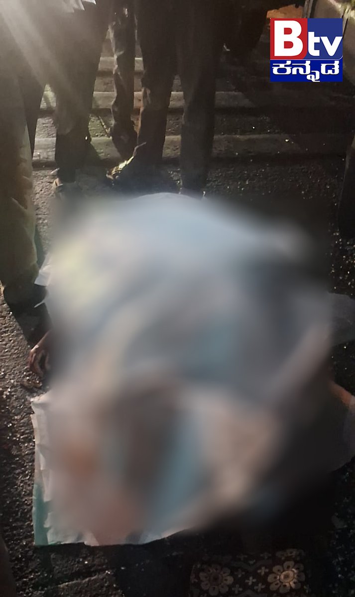 btvnewslive's tweet image. ಬೆಳ್ಳಂಬೆಳಗ್ಗೆ ಭೀಕರ ಲಾರಿ ಅಪಘಾತ, ಸಿಗ್ನಲ್‌ನಲ್ಲಿ ನಿಂತ ಲಾರಿಗೆ ಹಿಂಬದಿ ಡಿಕ್ಕಿ, ಮೈಸೂರು ರಸ್ತೆ ಸಾಟಿಲೈಟ್ ಬಸ್ ನಿಲ್ದಾಣದ ಬಳಿ ದುರಂತ..
#accident #bangaloru #bangalore #mysoruroad #LorryAccident #death  #Update #trendingvideo #ViralNewsUpdate #BTVDigital #Btventertainment #Kannadalivetvnews