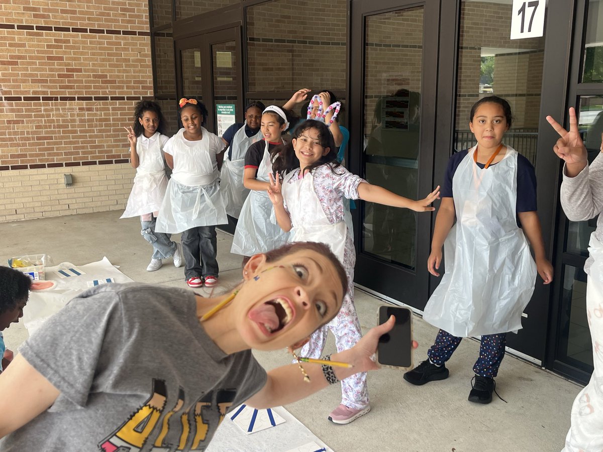 mscarissaspeaks's tweet photo. STAAR-ready over here! 🎨✨
We splatter painted, crafted, snacked, shared encouragement, and calmed our nerves together.

We know our @OutleyE Dreamcatchers are about to do AMAZING on the STAAR! 🌟🌟
@AliefPASS https://t.co/UrcpQgL2Ta