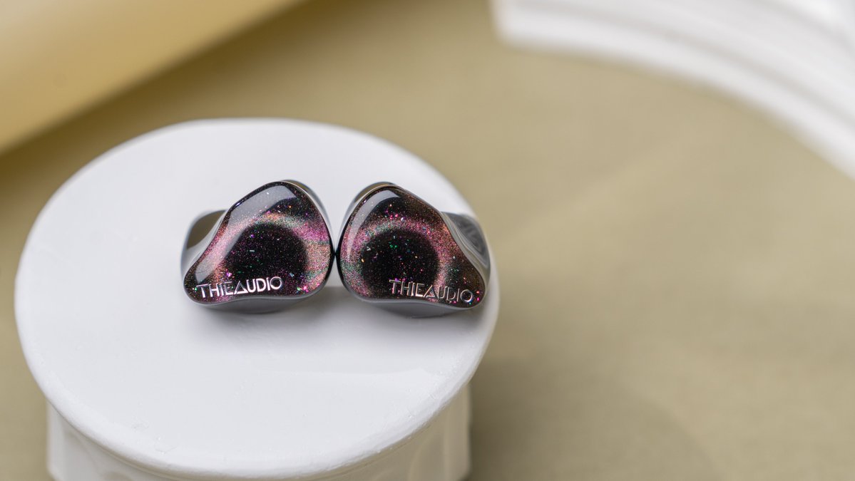 thieaudio's tweet image. Put #thieaudioprestigeltd on and the world feels quieter. 🎧🦋

#THIEAUDIO #audio #music #HiFi #iems #audiophiles