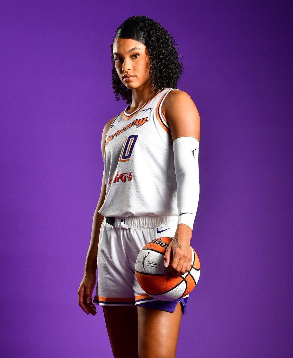 I talk hoops 🏀 tweet media