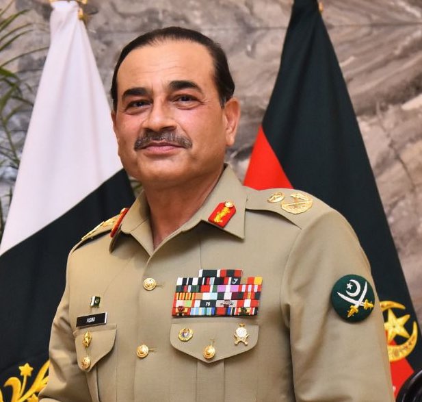 PakistanFauj's tweet image. Who is the world’s most influential and prominent military leader since the announcement of a U.S. and #Iran Cease Fire ?

🅰️ Field Marshal Syed Asim Munir #COAS &amp;amp; CDF of #Pakistan 

A name that commands global respect !

#AsimMunir #ISPR