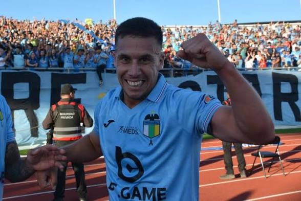 PANCHITO EN LLAMAS 🔥

Francisco González llegó a 4 partidos consecutivos marcando.

Es la mejor racha de un jugador de O'Higgins desde que Pablo Calandria llegó a 6 partidos seguidos en 2015.