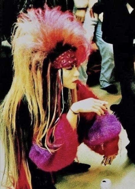 hide daily❤️💛❤️💛 tweet media