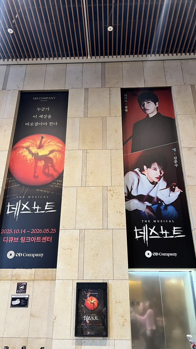 Leebobots tweet media