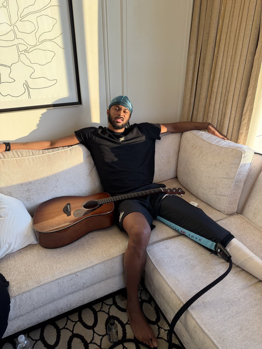 SplashWRLD_'s tweet image. Moses Moody’s surgery well went and is on his way to recovery ❤️‍🩹