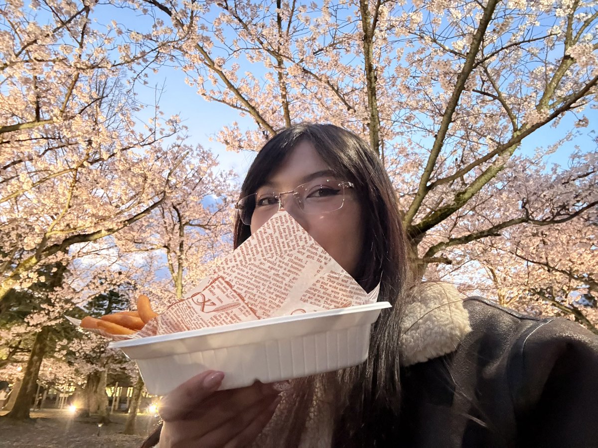 worthyelfie's tweet photo. sakura season in japan !! 🌸🌸 https://t.co/dHjScqUN1D