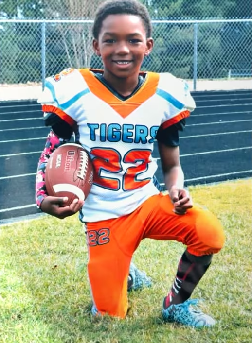 BlackNews's tweet image. 7-Year-Old Black Boy Sadly Drowned While Trying to Save His Friend

blacknews.com/news/abel-frid…

#blacktwitter #black #shocking #SHOCKED