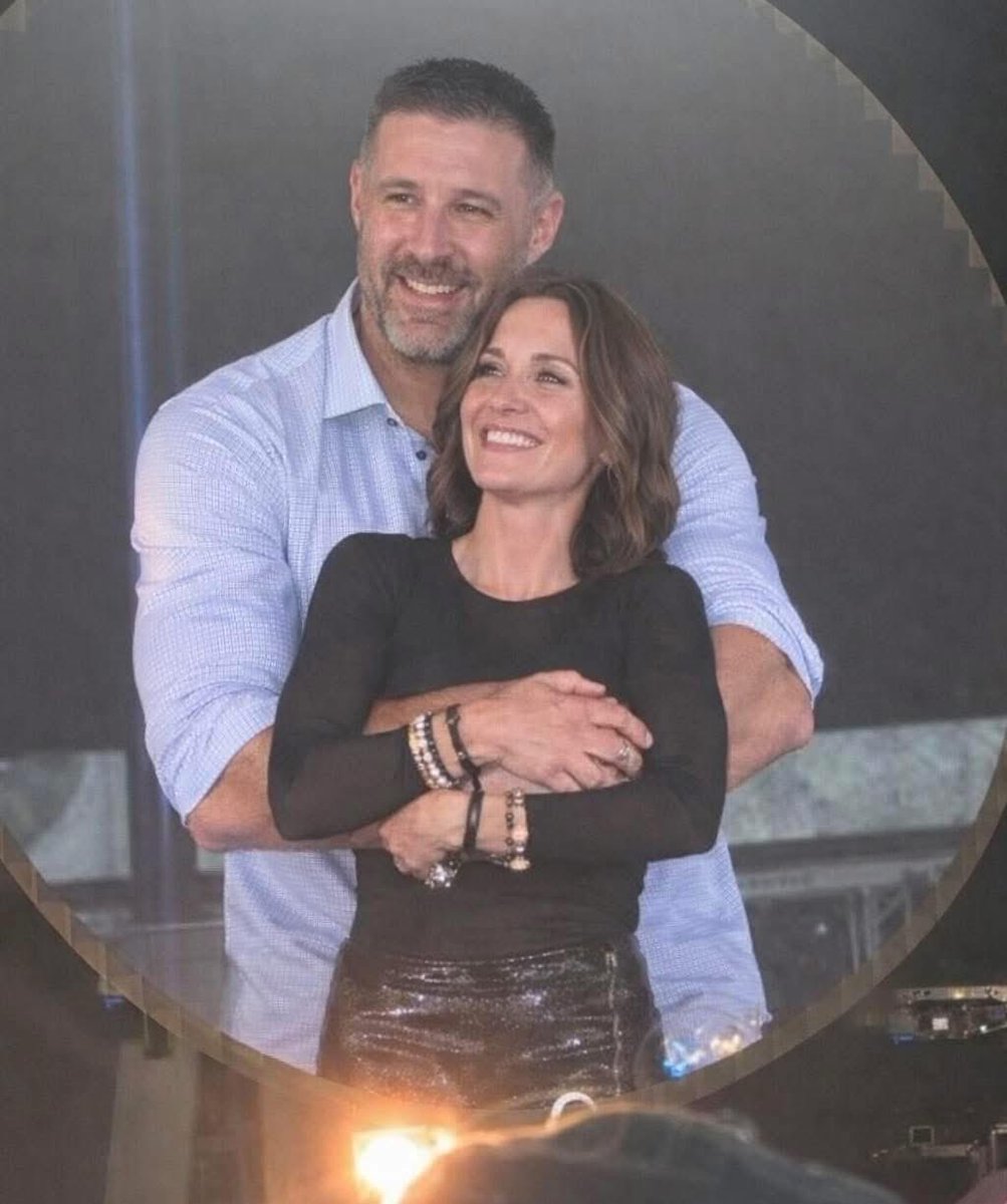 J_Dorsey3's tweet image. Mike Vrabel and Dianna Russini were spotted together at a Coldplay Concert