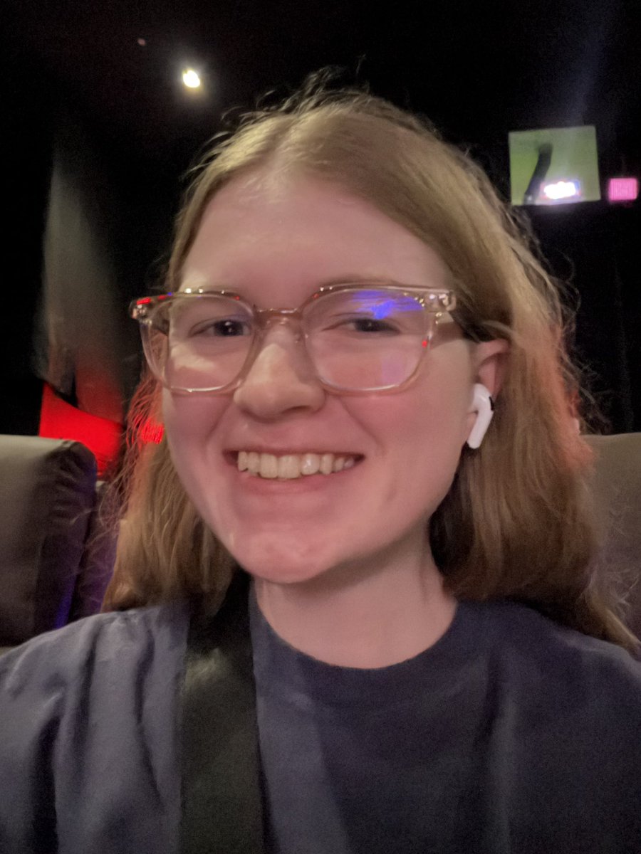 makaylatk's tweet image. #phmselfieday #phmsd was spent at my 6th showing and this time with @TheaterEars Director’s Commentary! Insane to hear all that goes into it and just really adds to an already incredibly beautiful movie. Super cool experience. Thanks @philiplord @chrizmillr ! #ProjectHailMary