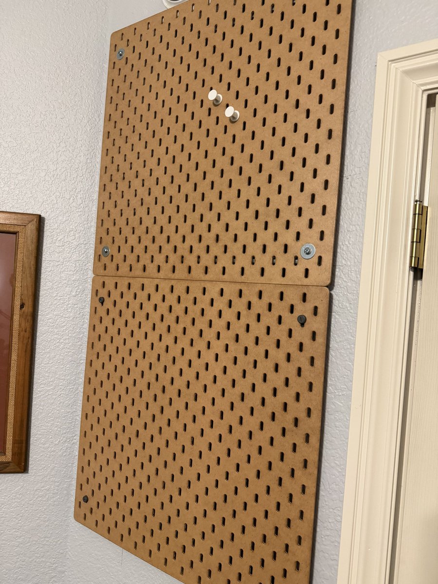 marshallrichrds's tweet image. pro tip: shallow unistrut is the same depth as the included Ikea Skadis pegboard bracket, you can use it to add more support since they only include one bracket for some messed up reason.