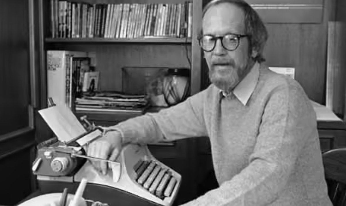 GoIntoTheStory's tweet image. Elmore Leonard: “The writer has to have patience, the perseverance to just sit there  alone and grind it out. And if it’s not worth doing that, then he doesn’t want to write.” medium.com/go-into-the-st… #writing #screenwriting