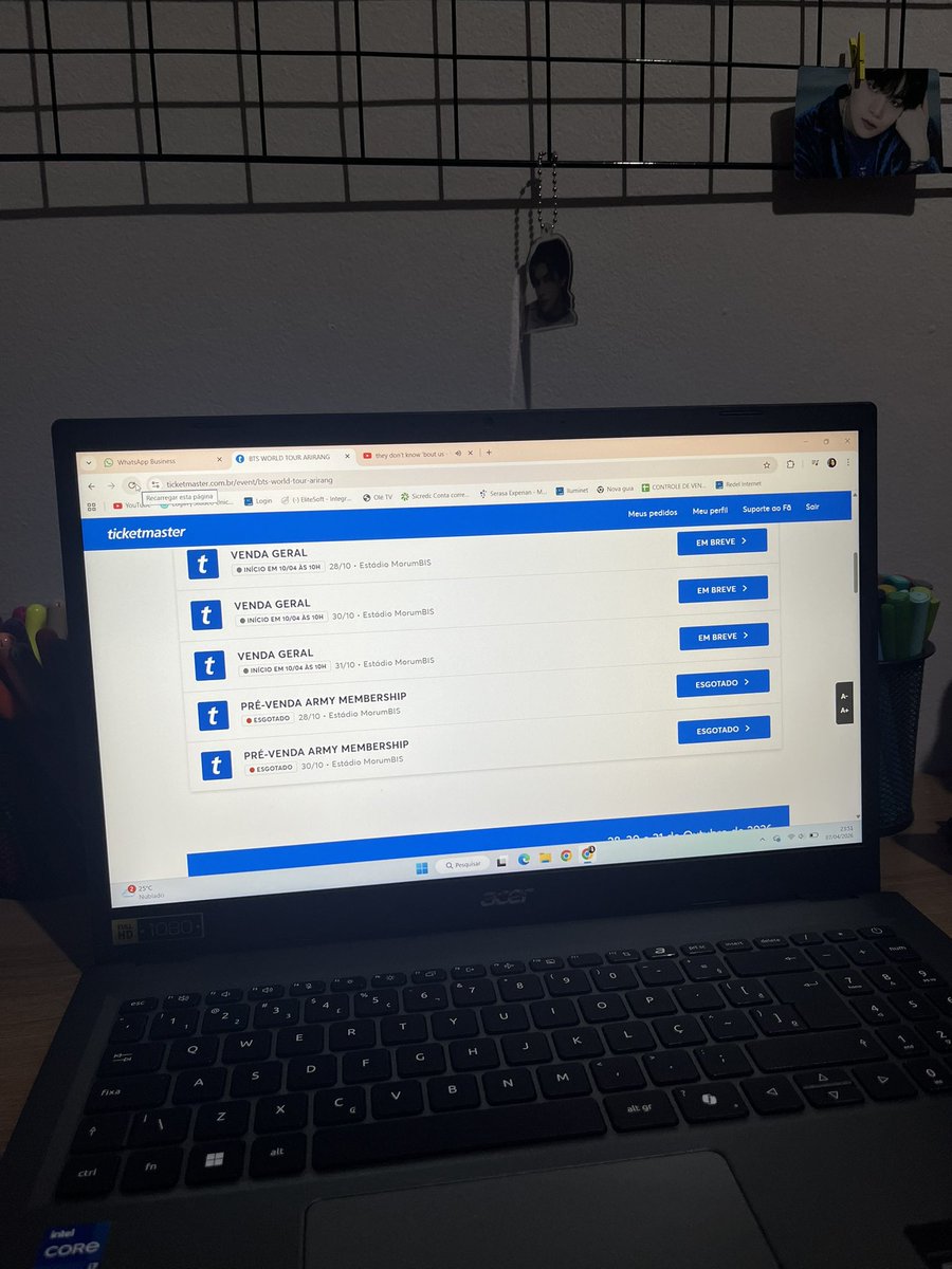 𝜗𝜚 maria; tweet media