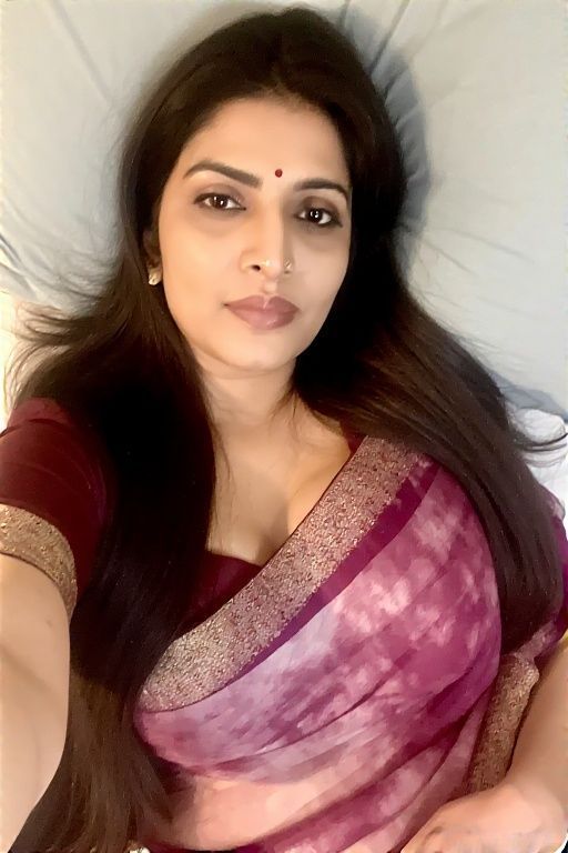 SubhaSweetyyy's tweet image. Believe me she is 52+ ஆம் 🤭❤

#vanakkam #morning