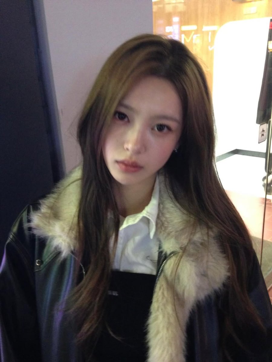 TheSmnggTheory tweet media