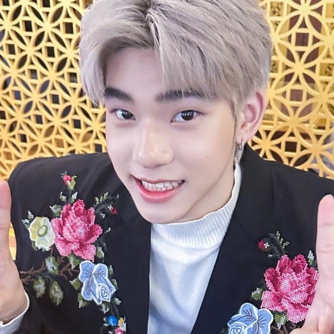 dyeollicious's tweet image. #teeteepor one tweet AU

Awal mula perkenalan, yang sebenernya udah sama-sama tertarik (tapi ada yang sok cool) (ada yang malu-malu kambing)

#pttpina