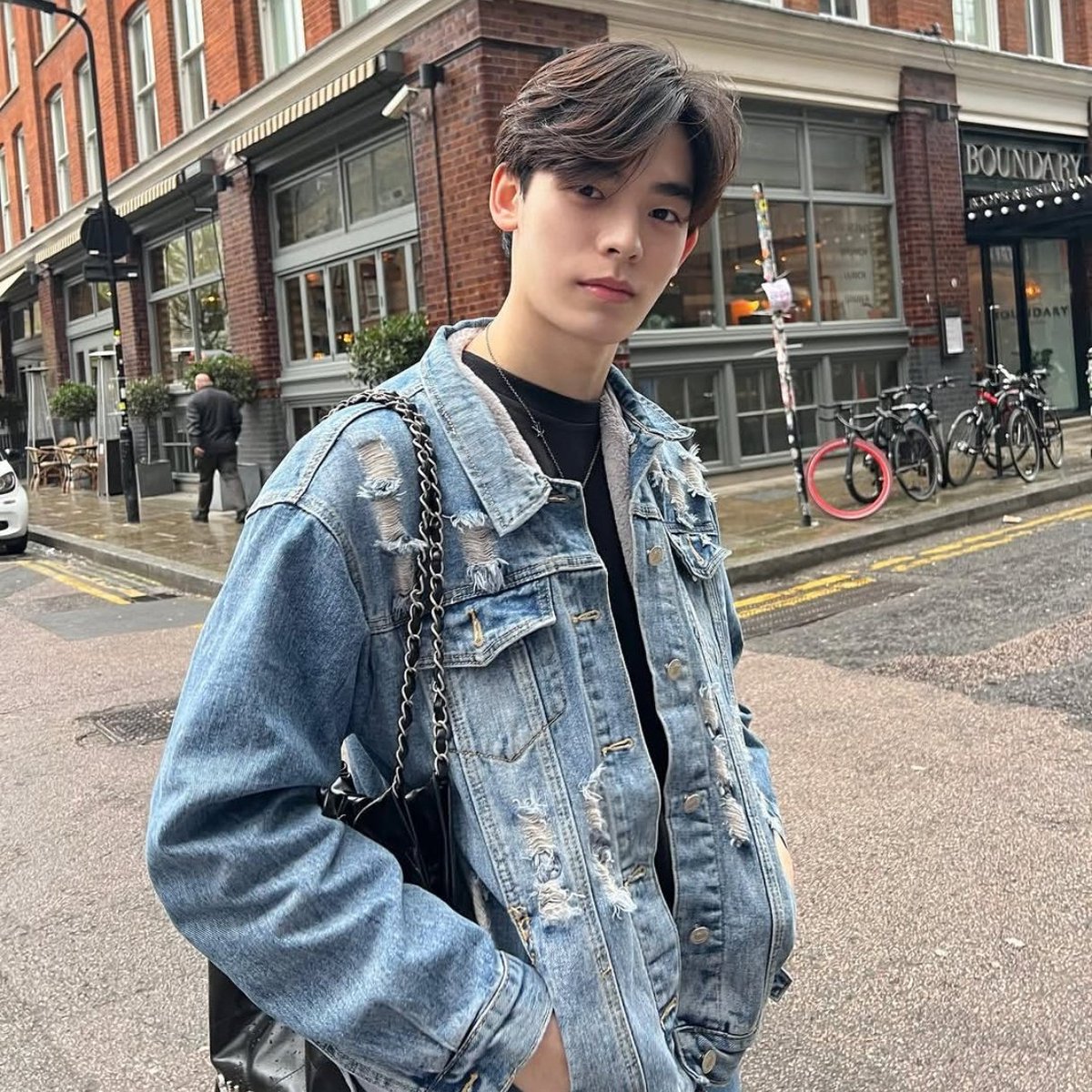 dyeollicious's tweet image. #teeteepor one tweet AU

Awal mula perkenalan, yang sebenernya udah sama-sama tertarik (tapi ada yang sok cool) (ada yang malu-malu kambing)

#pttpina