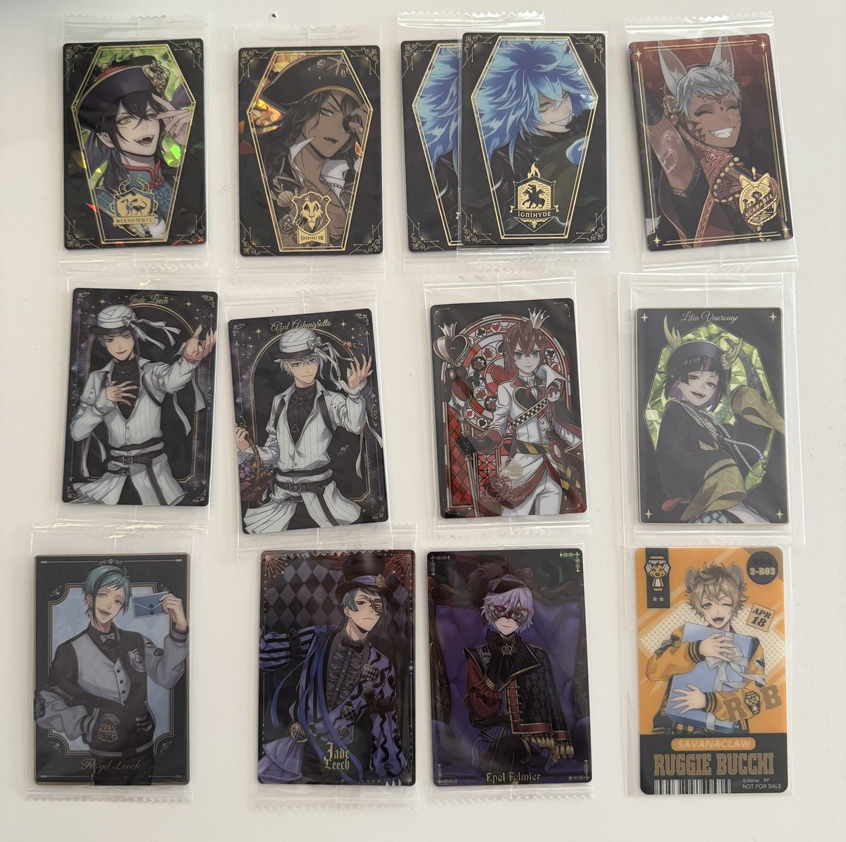 aopusi_tr's tweet photo. ツイステ　ツインウエハース　交換

求）ブルーム　Nイデア(〜2)

譲）ジャミル　カリム　過去弾等写真1〜3

郵送または池袋新宿手渡し、1枚からでもお気軽にお声掛けください。よろしくお願い致します。 https://t.co/HYMxgO5OZD
