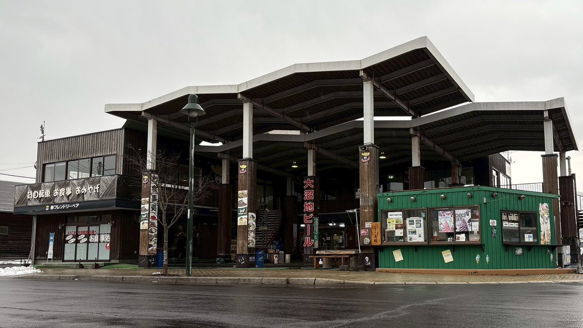 【ブイワン｜七飯町大沼】

元中華料理人が手がけるお店🍛
中華だけでなくカレーも人気！
大沼カレープレートは甘みとスパイスが広がる奥深い味わい。大きなザンギに油淋鶏ソースを合わせたトッピングも人気です🍗✨

大沼におじゃマップはこちら👇
api.locotele.services/mini/797dff4d6…

#NCV #函館 #おじゃマップ