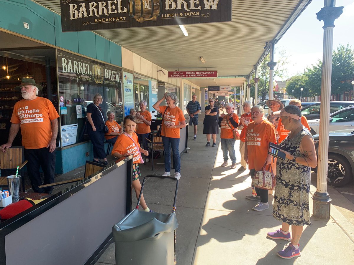 dginnivan's tweet photo. Great day out at Corowa yesterday. #Farrervotes Michelle Milthorpe with community and volunteer engagement. Getting the truck glammed up for online presence in this its sixth federal campaign!#moretocome ⁦@adropex⁩ @KristenLock1 @Carolyn Hendriks ⁦@VoicesForAU⁩ https://t.co/wKBGLwb3mz