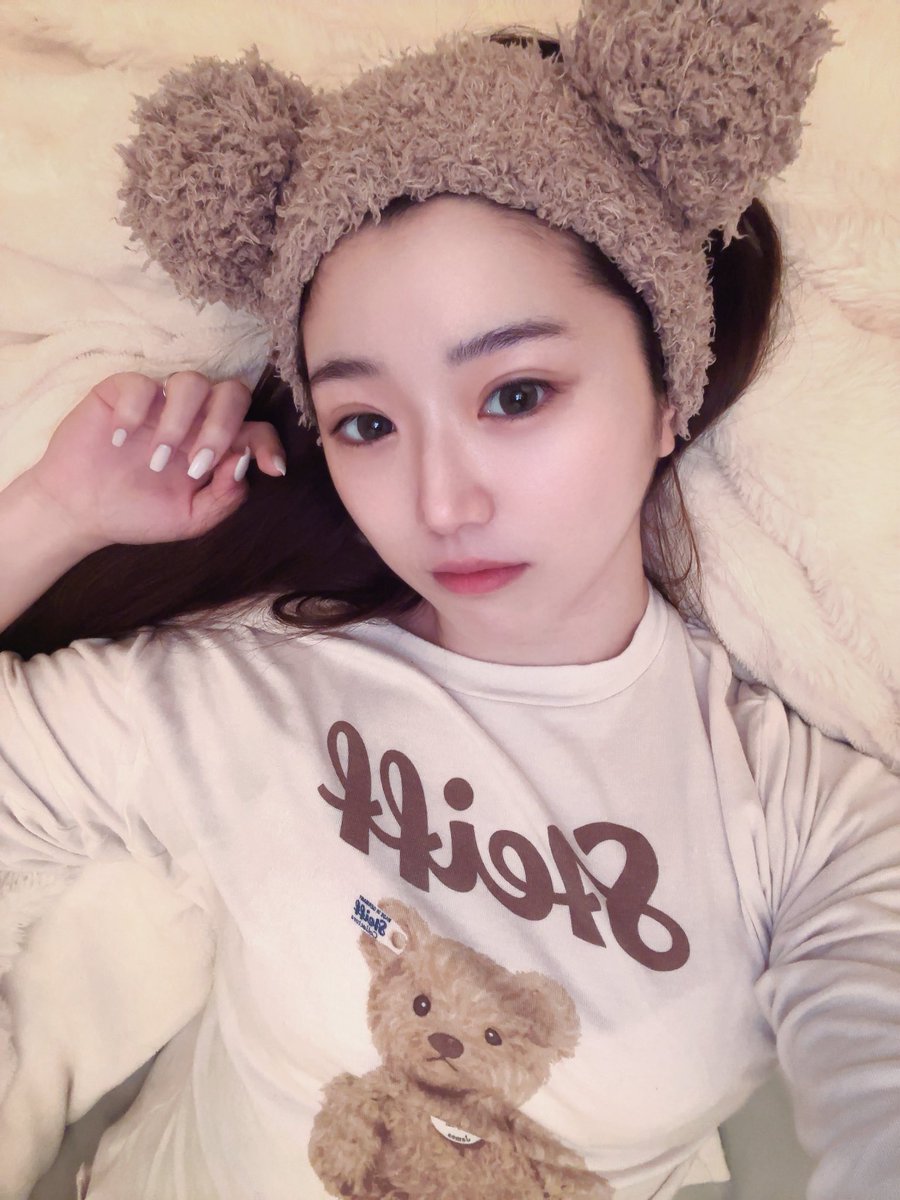 百合野 千華 tweet media