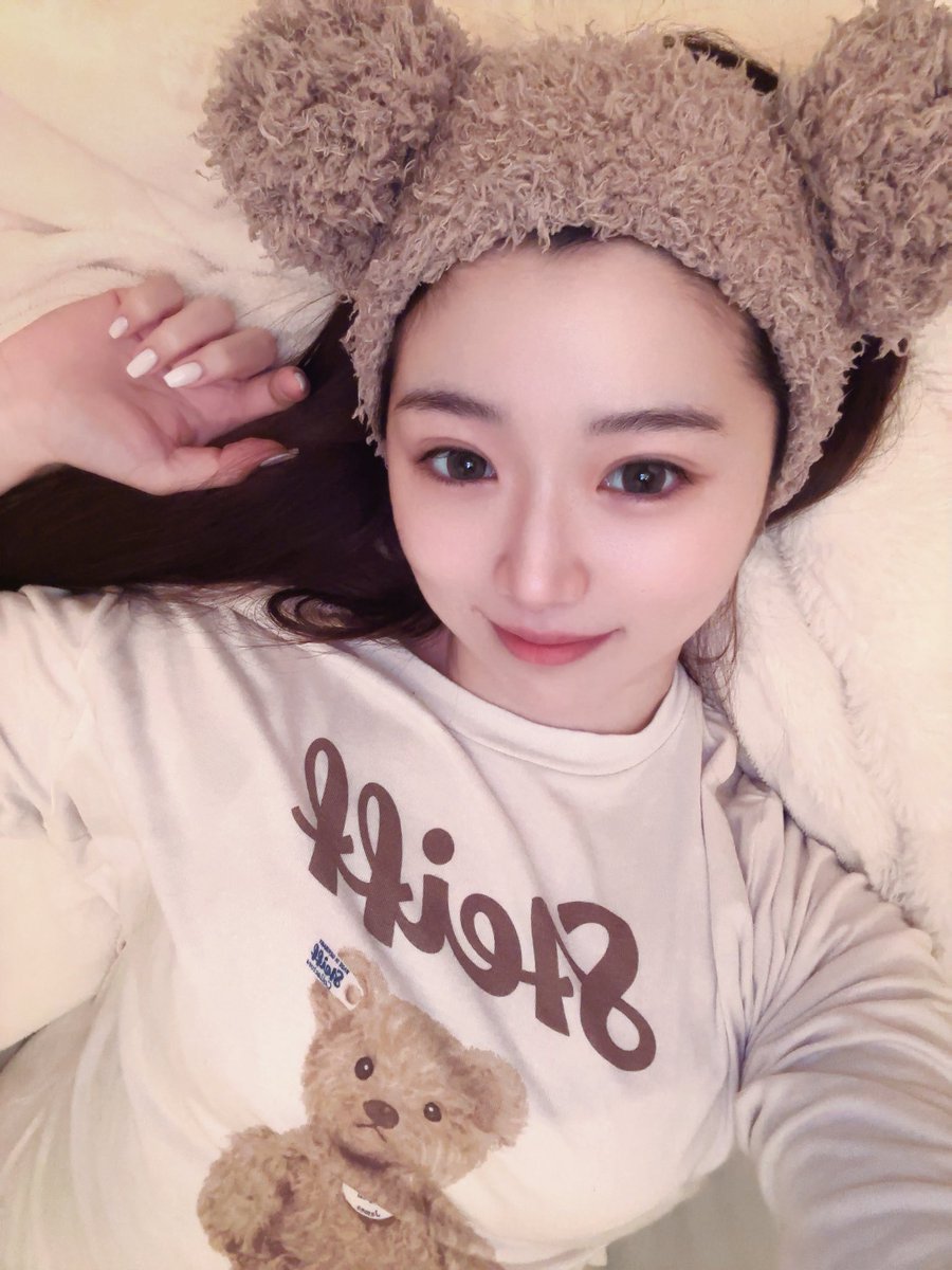 百合野 千華 tweet media