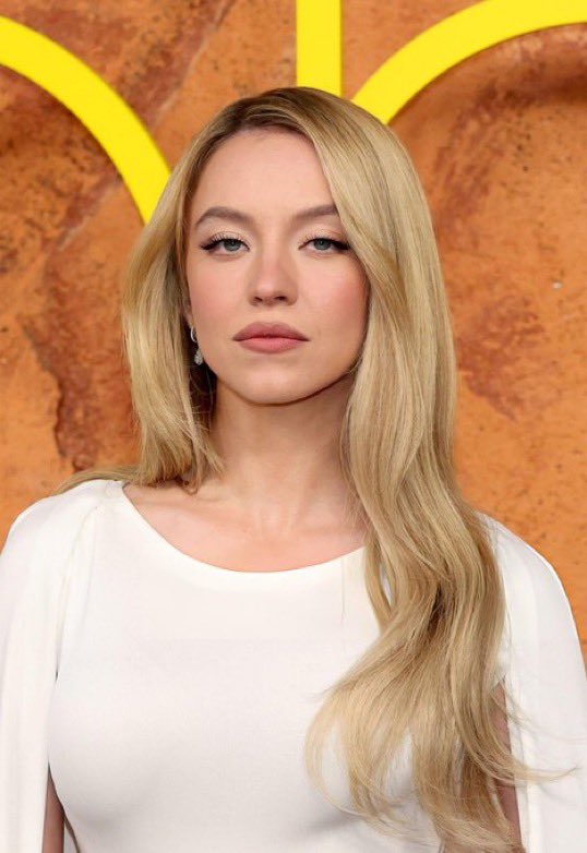 UpdateCharts tweet media