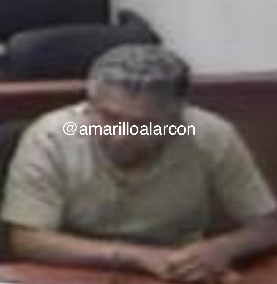 amarilloalarcon's tweet image. ‼️ Asesino del abogado Pablo González Kúsulas recibió #Sentencia de 20 años de #Prision

El chofer subió a su #Taxi al litigante y le ofreció una botella de agua que tenía GOTAS OFTÁLMICAS que le causaron la #Muerte