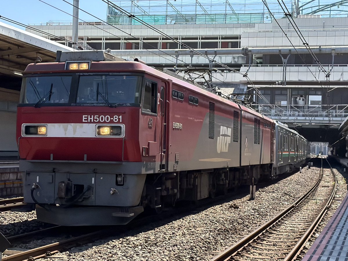 ICOCAkamoha's tweet photo. 2026.4.8 @大宮駅
11時30分ごろe723系甲種輸送
撮影後放送で京浜東北線ホームで架線にビニール袋がついてしまったとお知らせがあったためついでに見てきました。
撮影された方々お疲れ様でした♪
#e723 #甲種輸送 #架線に支障物 https://t.co/6fP7pSRQ50