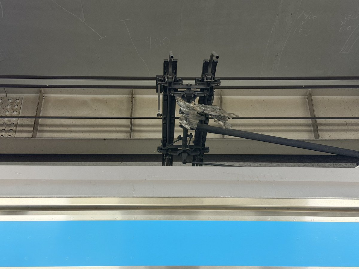 ICOCAkamoha's tweet photo. 2026.4.8 @大宮駅
11時30分ごろe723系甲種輸送
撮影後放送で京浜東北線ホームで架線にビニール袋がついてしまったとお知らせがあったためついでに見てきました。
撮影された方々お疲れ様でした♪
#e723 #甲種輸送 #架線に支障物 https://t.co/6fP7pSRQ50