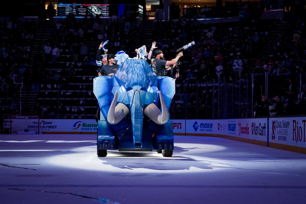 utahmammoth's tweet image. Zammoth’s rookie lap 🙌