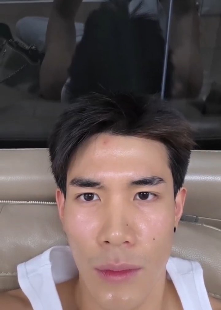 gem4thlogy's tweet image. OHOOO I SEE GEM'S BAG 👀🤭🤭