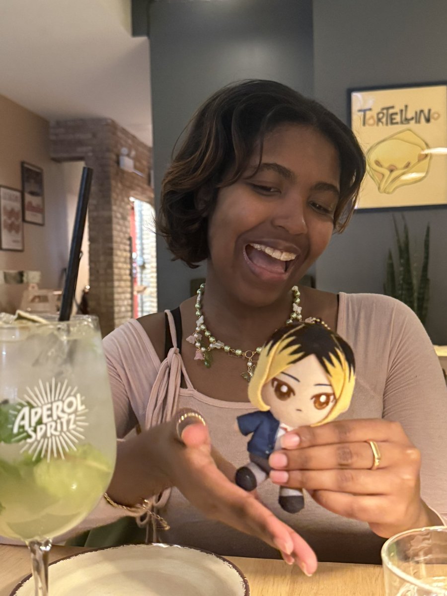 caratbong water tweet media