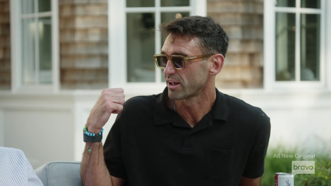 queensofbravo's tweet photo. Carl: "The first thing Kyle is grabbing if this house is set on fire is the DJ equipment, not one of our hands to get us out of the house."

Oop! Carl ate with that one #SummerHouse https://t.co/crZGgO4Npq