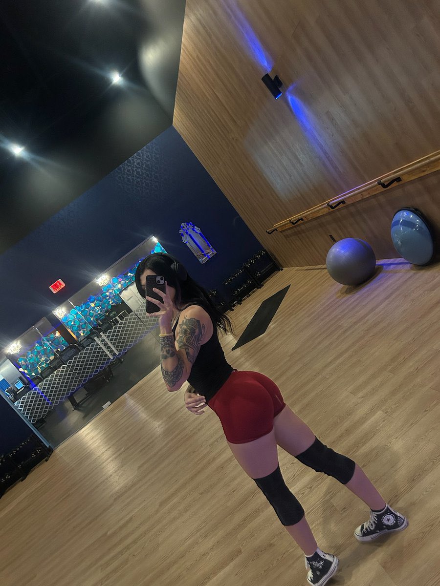 Pass Me The Torch. ↯ NOT @ElaynaBlack. tweet media