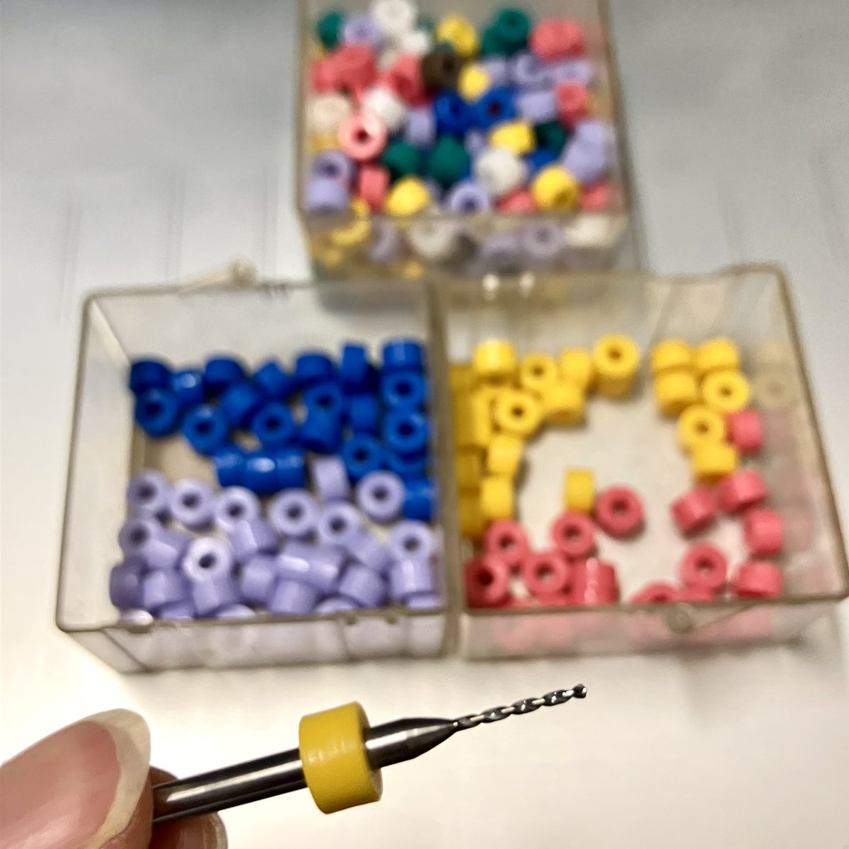 ドリルに使うこの丸いの(名前わからん)使用済が何かに使えないか長年考えている🤔