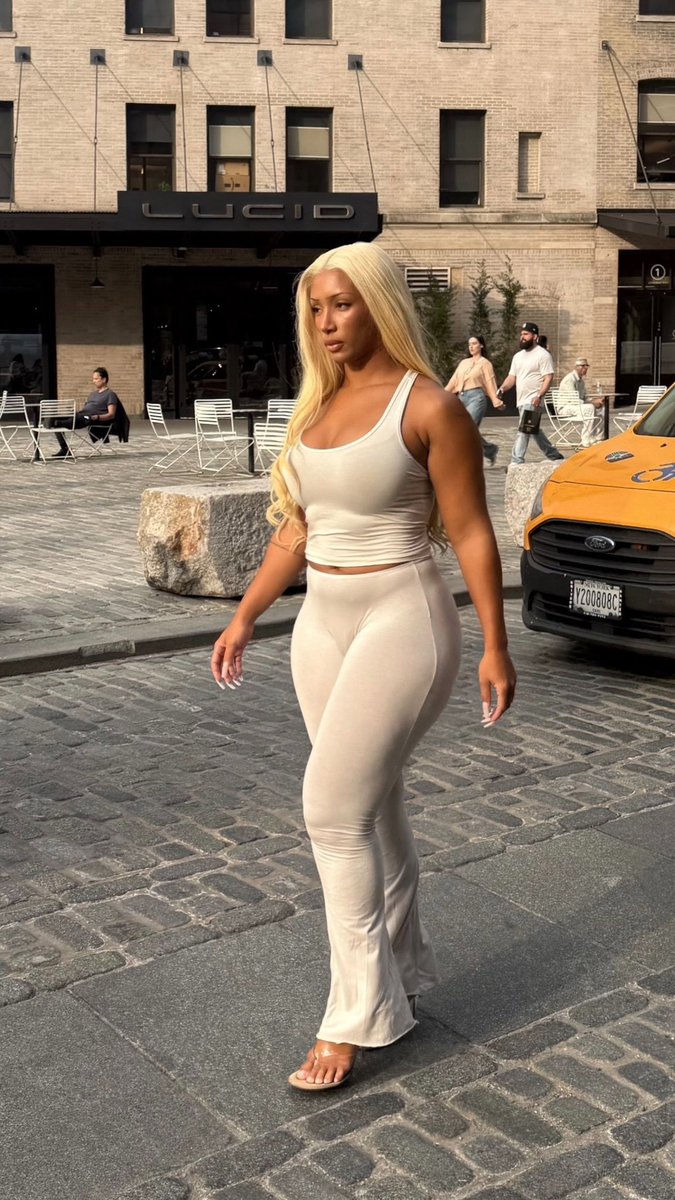 Naomi Sharon tweet media