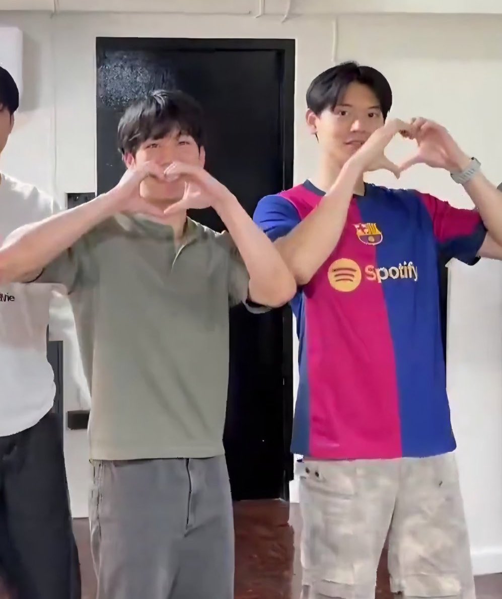 zhaowar (slow) tweet media