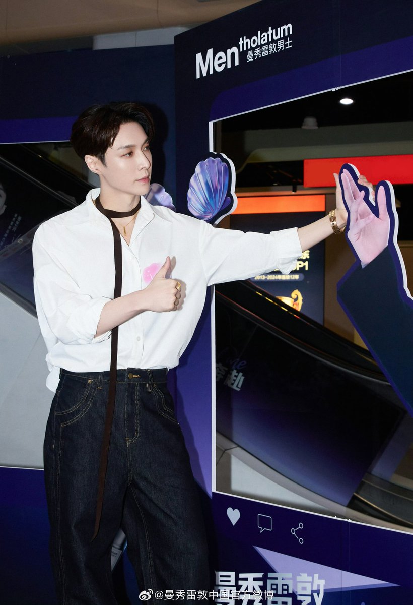 'KNOCK KNOCK!' tweet media