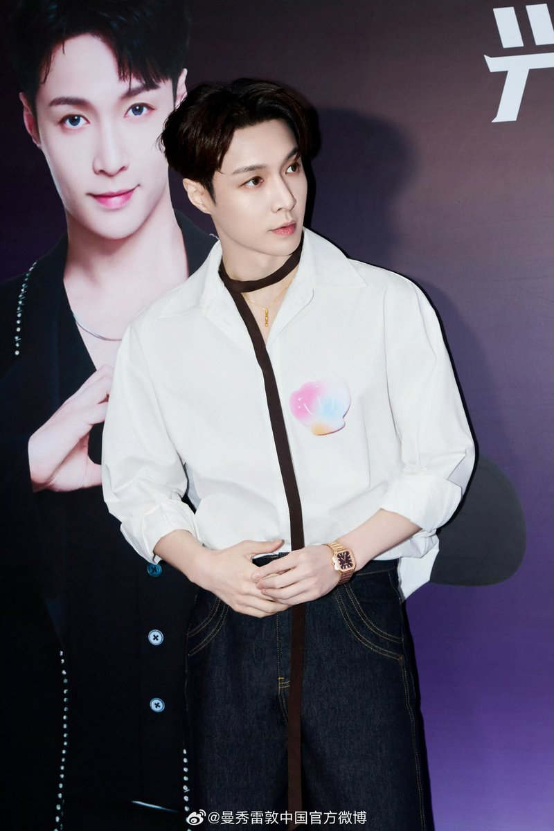 'KNOCK KNOCK!' tweet media