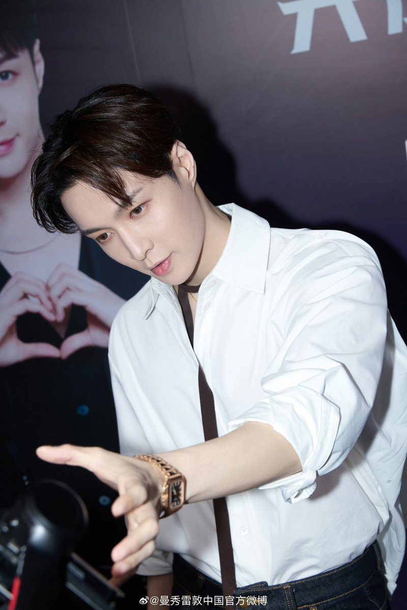 'KNOCK KNOCK!' tweet media