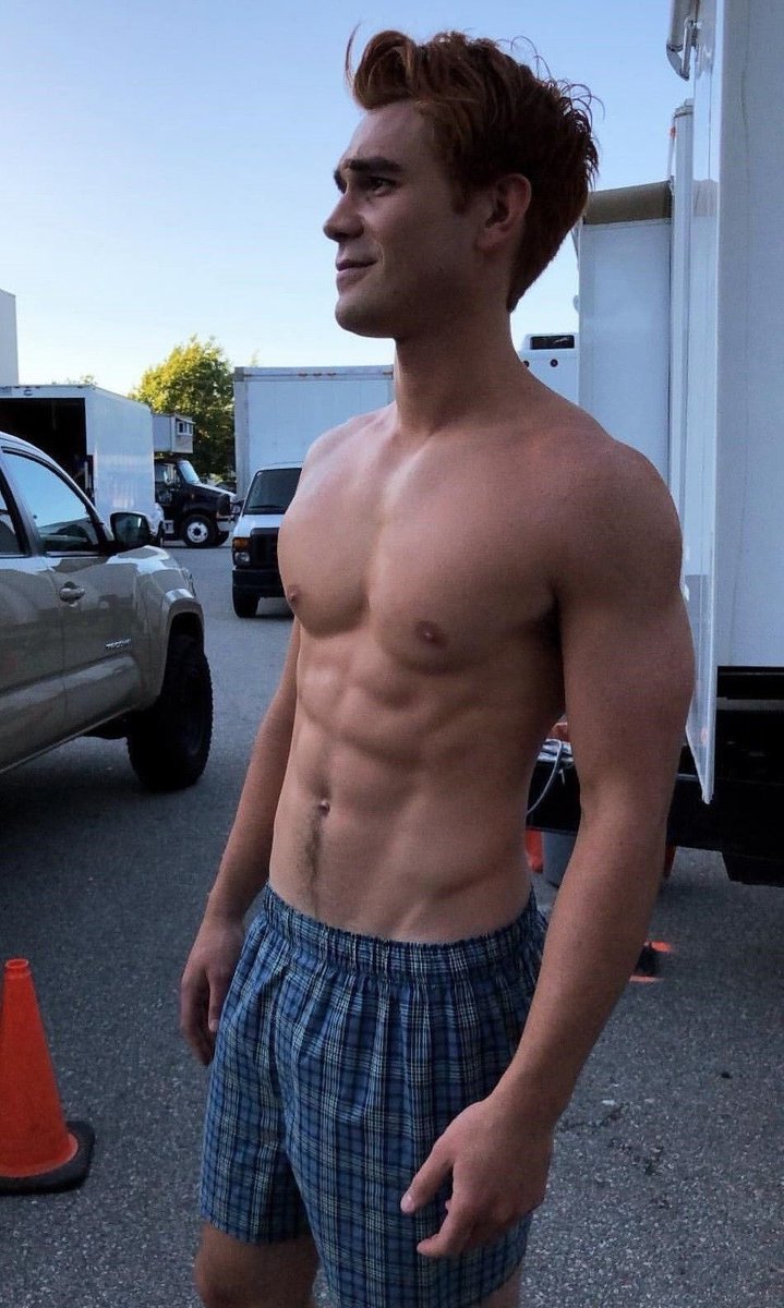 shirtless tweet media